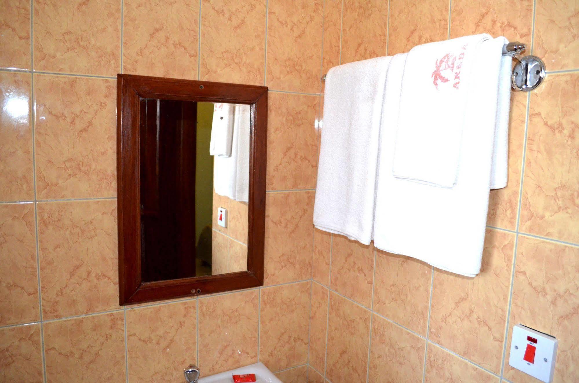 Hôtel Areba à Entebbe Extérieur photo