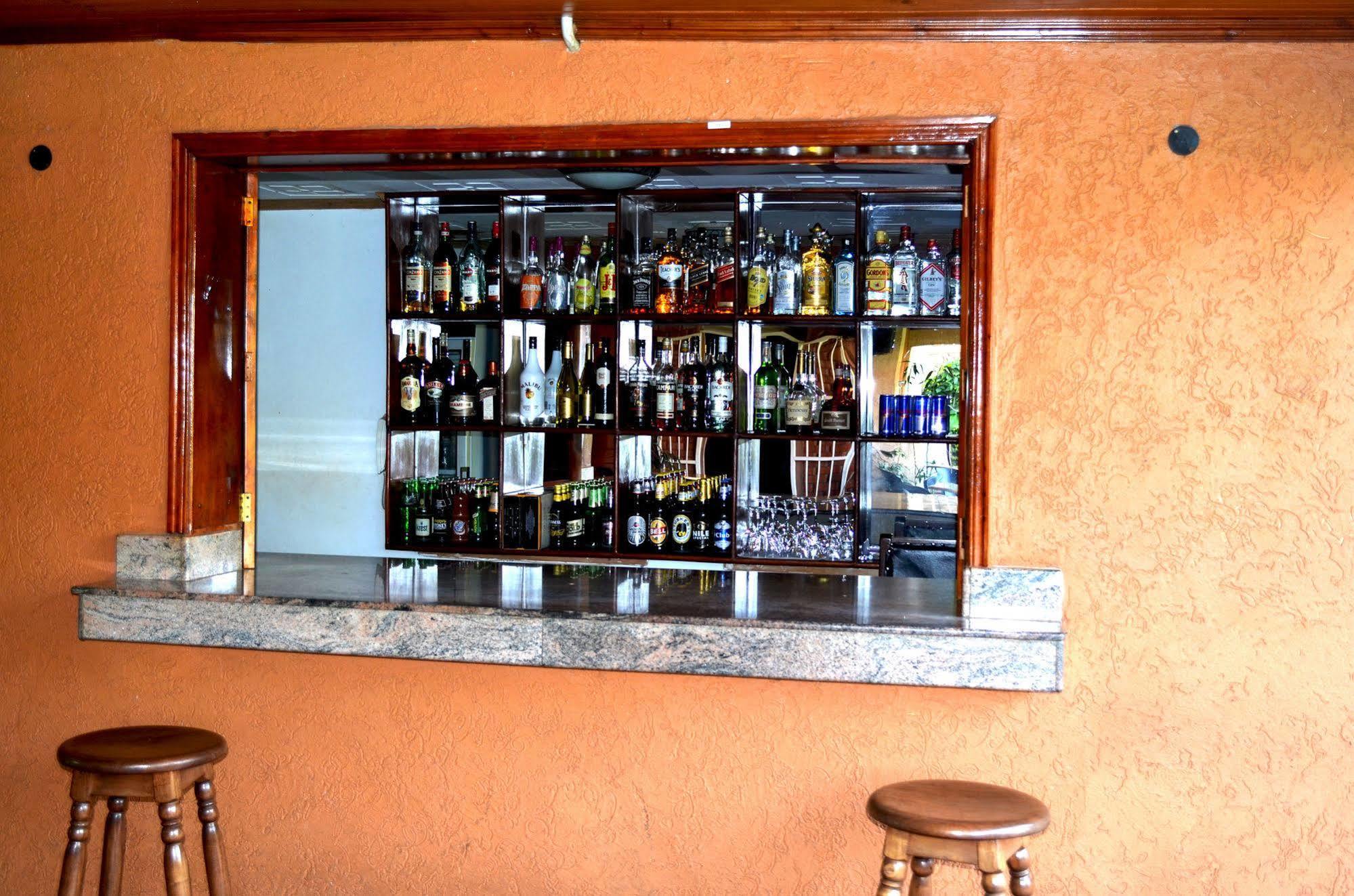 Hôtel Areba à Entebbe Extérieur photo