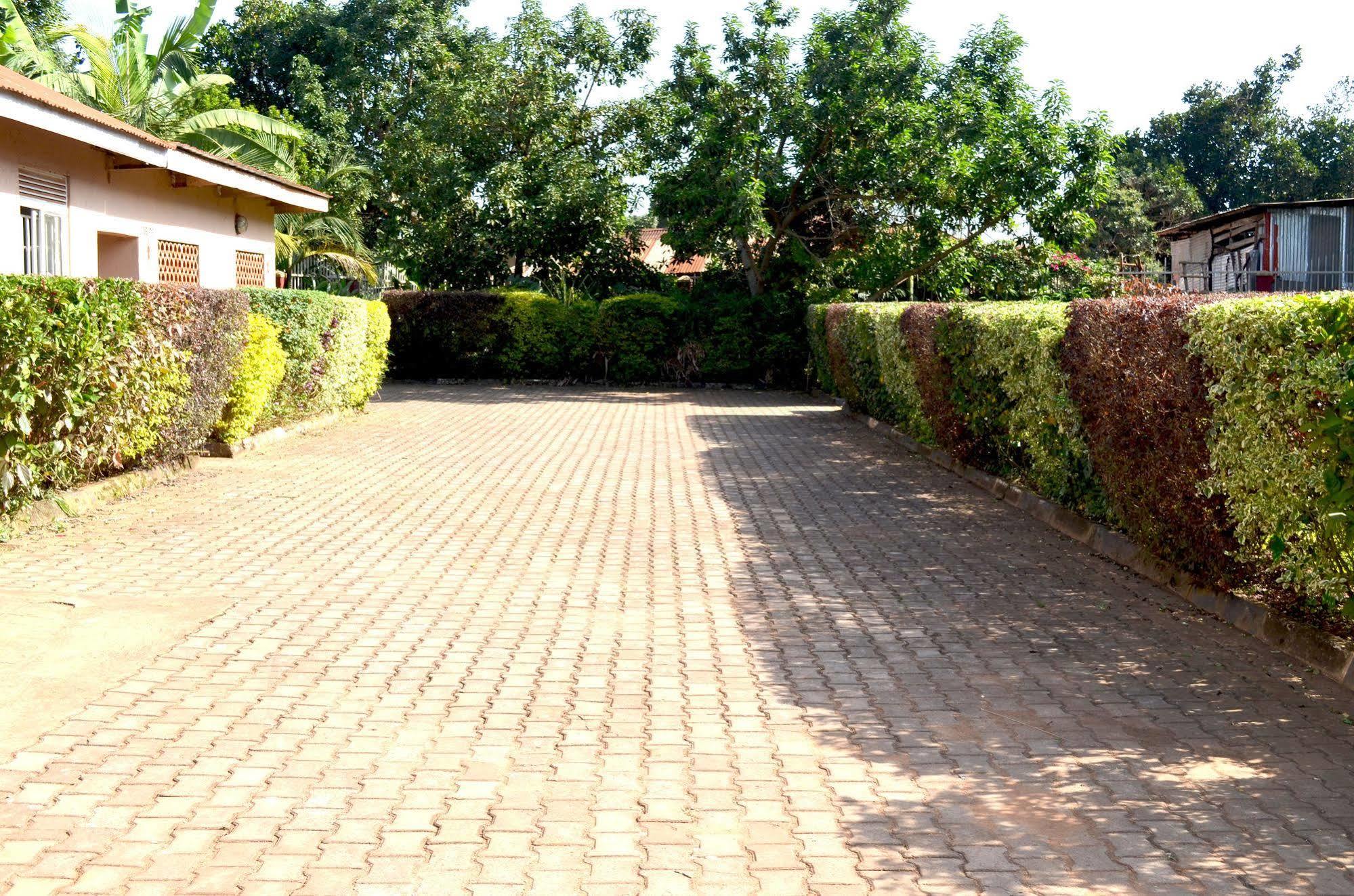 Hôtel Areba à Entebbe Extérieur photo