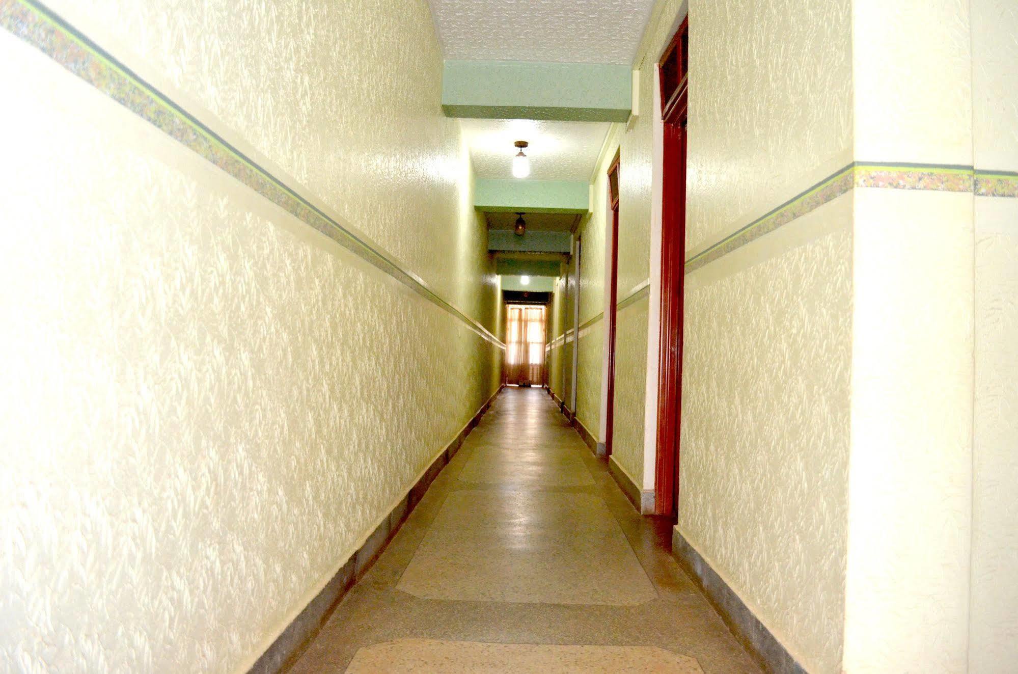 Hôtel Areba à Entebbe Extérieur photo